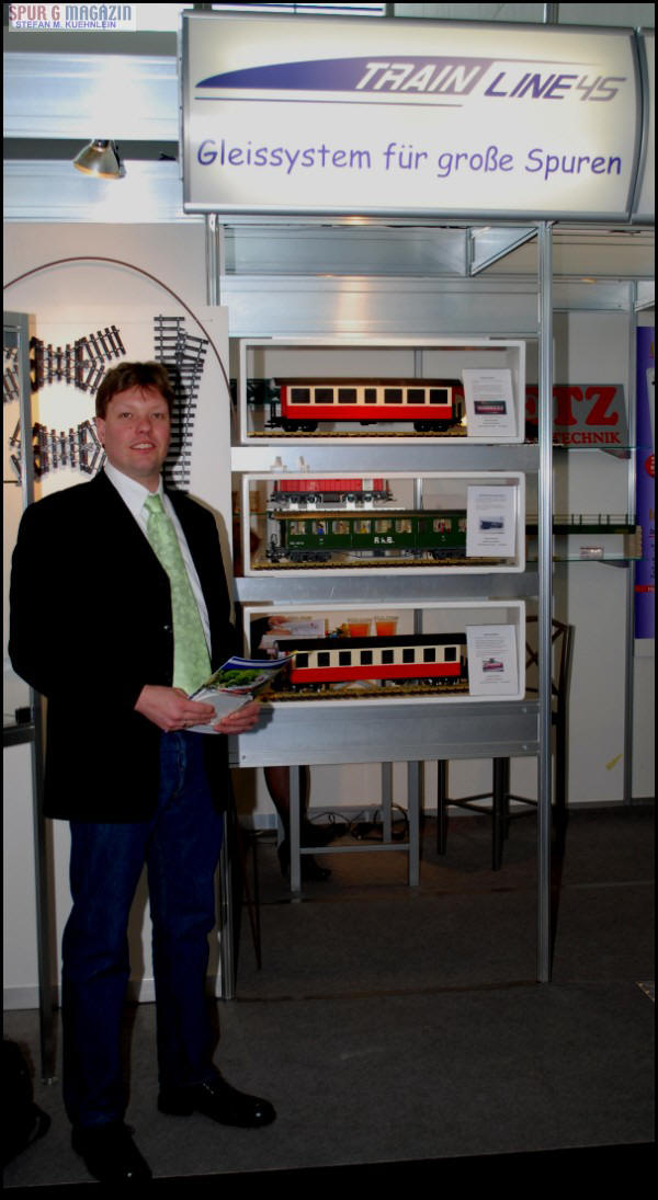 Train Line 45: Mike Schrder prsentiert seine neuen Personenwagen der RhB und der Harzquerbahn. Die Modelle sollen im August lieferbar sein. 