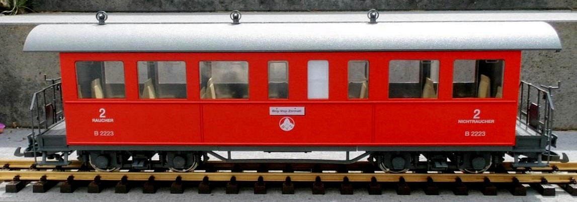 Von 11 kv - Torsten Schler gibt es zur BVZ Balkonlok auch die passenden Wagen fr die Brig-Visp-Zermatt Bahn. 